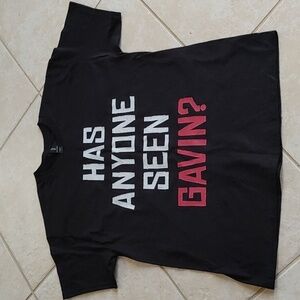 Red Dead 2 "Has Anyone Seen Gavin?" T Shirt Size L